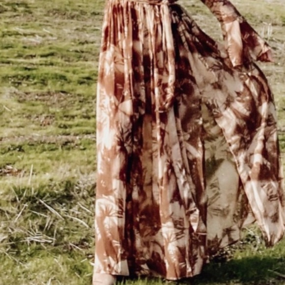 SUNSET - MAXI DRESS Floral Print Maxi Dress Cream and Brown - Picture 4 of 11